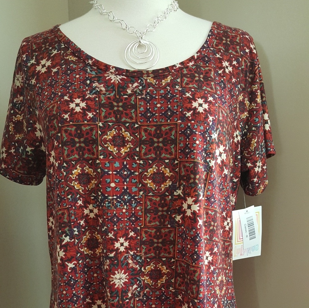 NWT - Lularoe Classic Tee - Medium